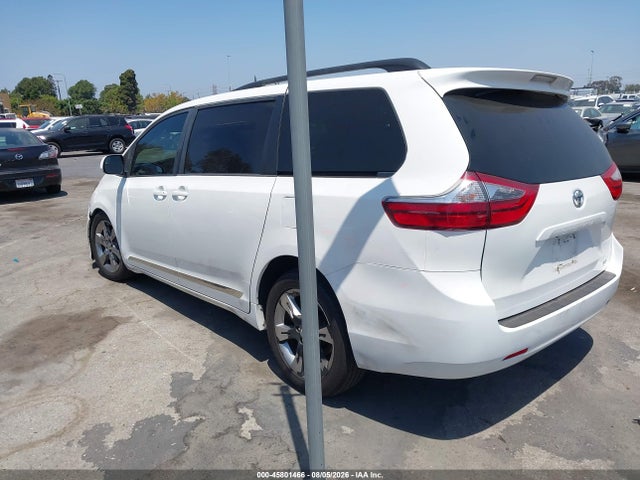 2015 Toyota Sienna Le 8 Passenger მანქანა იყიდება აუქციონზე, vin: 5TDKK3DC1FS573987, აუქციონის ნომერი: 45801466