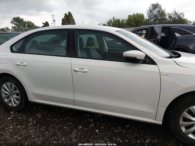 Продаж на аукціоні авто 2015 Volkswagen Passat 1.8t Wolfsburg Edition, vin: 1VWAT7A36FC013482, номер лоту: 45802022