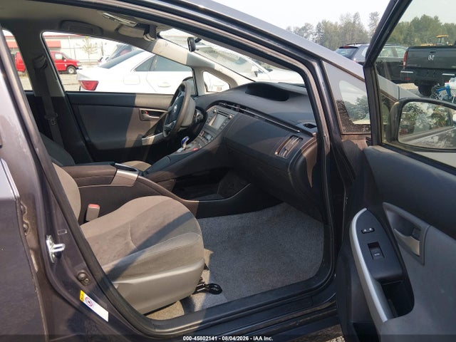 JTDKN3DU1F0467722 Toyota Prius Two