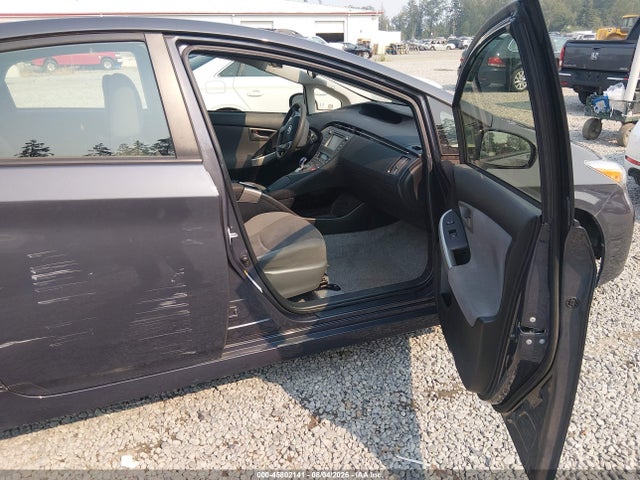 Toyota Prius Two 2015 JTDKN3DU1F0467722 Image 5