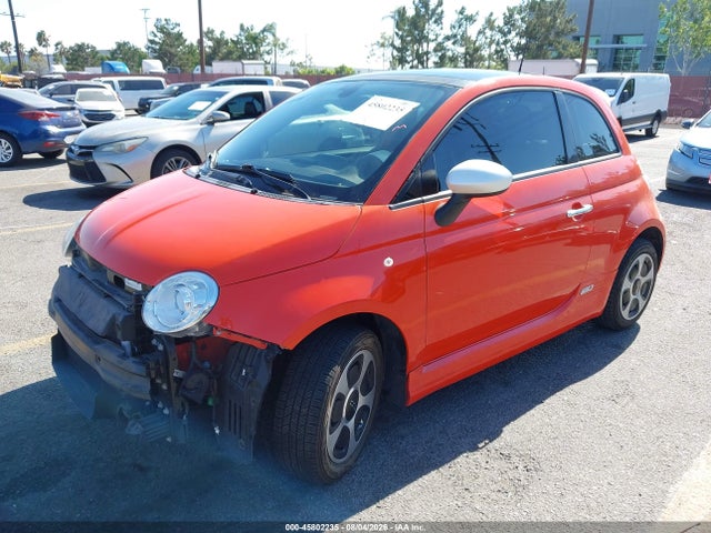 Fiat 500E BATTERY ELECTRIC 2018 3C3CFFGE0JT377551 Image 2