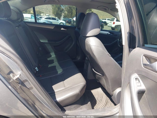 3VWDB7AJXJM263071 Volkswagen Jetta 1.4t Se/1.4t Wolfsburg Edition