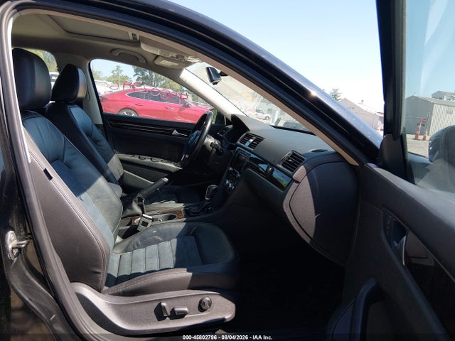 2014 Volkswagen Passat 1.8t Sel Premium მანქანა იყიდება აუქციონზე, vin: 1VWCT7A39EC053398, აუქციონის ნომერი: 45802796