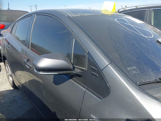 Toyota Prius Two 2017 JTDKBRFU1H3057528 Image 14