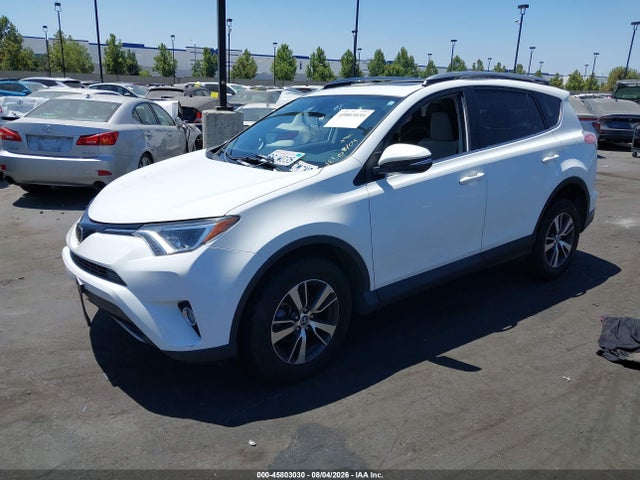 Toyota Rav4 Xle 2017 JTMWFREV4HJ121895 Image 2