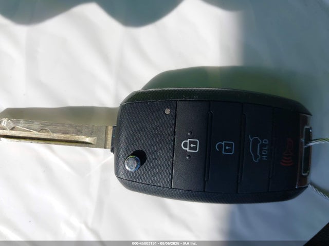 5XYPG4A57HG218373 KIA Sorento 3.3l Lx