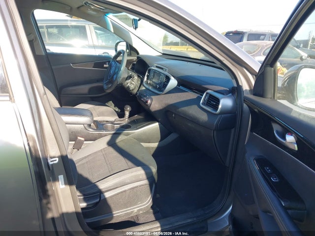 5XYPG4A57HG218373 KIA Sorento 3.3l Lx