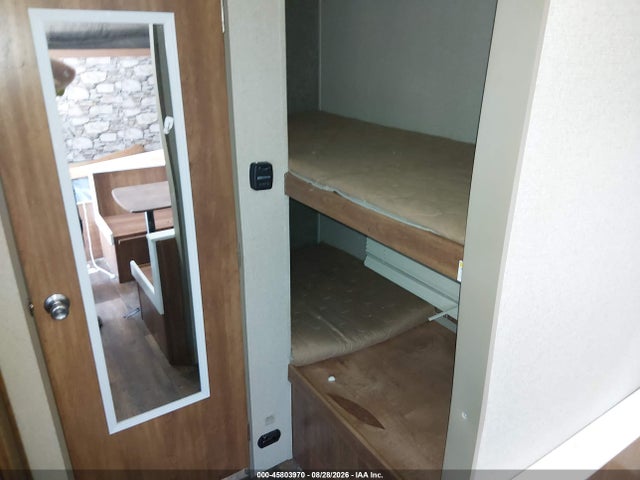 Продажа на аукционе авто 2017 Keystone Rv Summerland Mini 1800bh Travel Trailer, vin: 4YDT1801XHW152844, номер лота: 45803970
