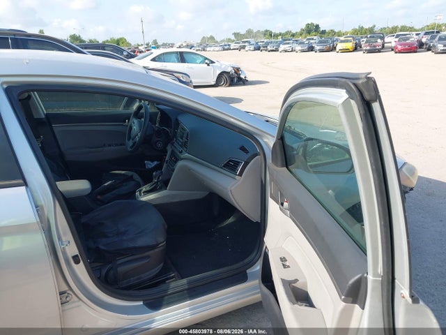 45803978 :رقم المزاد ، 5NPD74LF3HH209607 vin ، 2017 Hyundai Elantra Se مزاد بيع