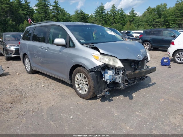 45804218 :رقم المزاد ، 5TDYK3DC3BS167214 vin ، 2011 Toyota Sienna Xle V6 مزاد بيع