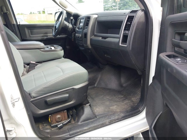 45804240 :رقم المزاد ، 3C63RPGL1JG143667 vin ، 2018 Ram 3500 Tradesman  4x2 8' Box مزاد بيع