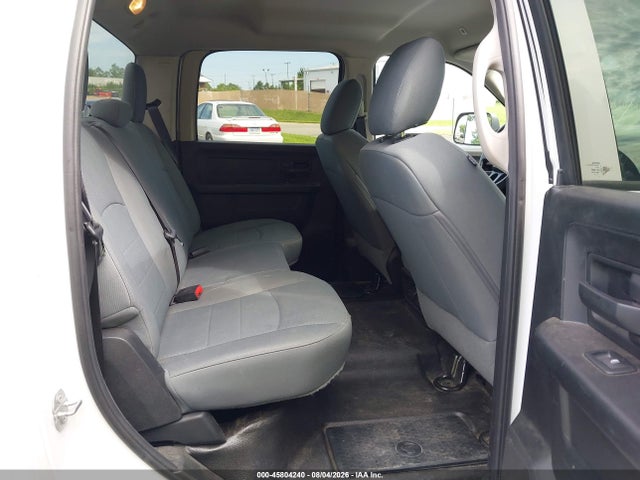 45804240 :رقم المزاد ، 3C63RPGL1JG143667 vin ، 2018 Ram 3500 Tradesman  4x2 8' Box مزاد بيع