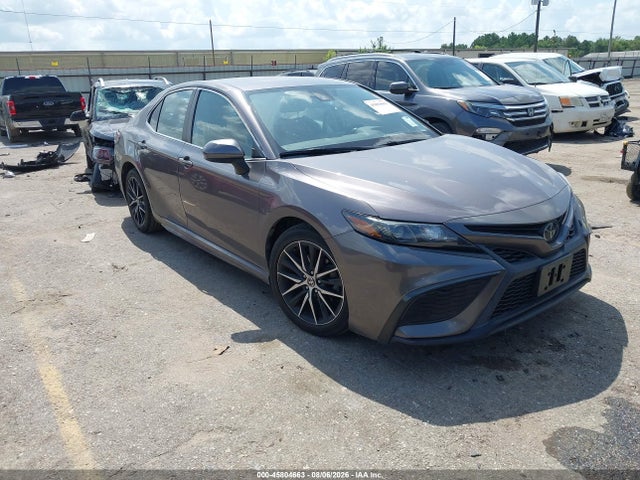 45804663 :رقم المزاد ، 4T1G11BK0MU036989 vin ، 2021 Toyota Camry Se Awd مزاد بيع