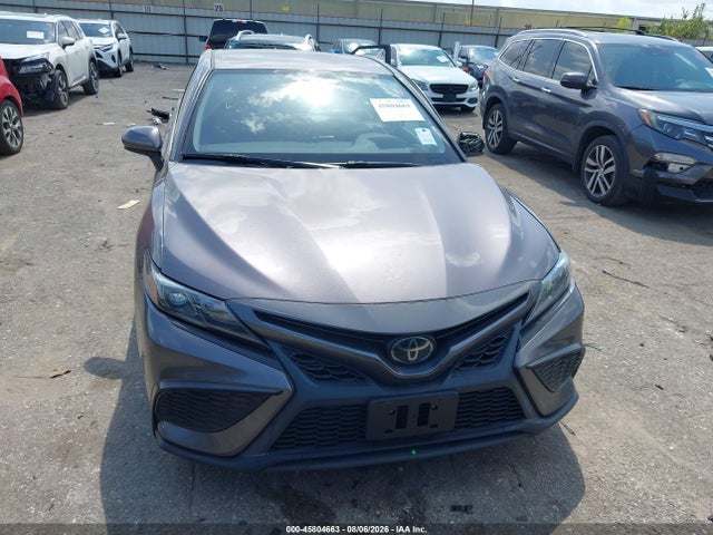 45804663 :رقم المزاد ، 4T1G11BK0MU036989 vin ، 2021 Toyota Camry Se Awd مزاد بيع