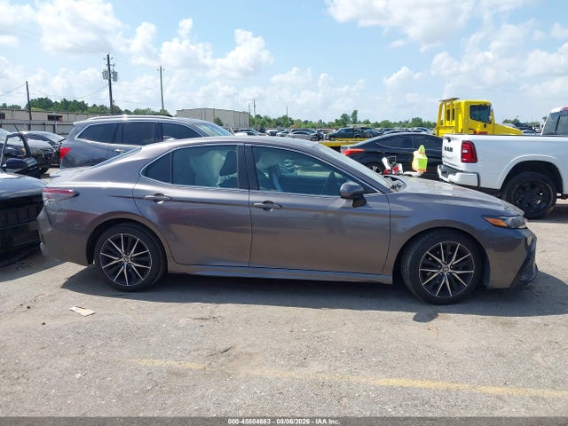 45804663 :رقم المزاد ، 4T1G11BK0MU036989 vin ، 2021 Toyota Camry Se Awd مزاد بيع