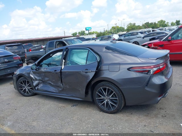 45804663 :رقم المزاد ، 4T1G11BK0MU036989 vin ، 2021 Toyota Camry Se Awd مزاد بيع