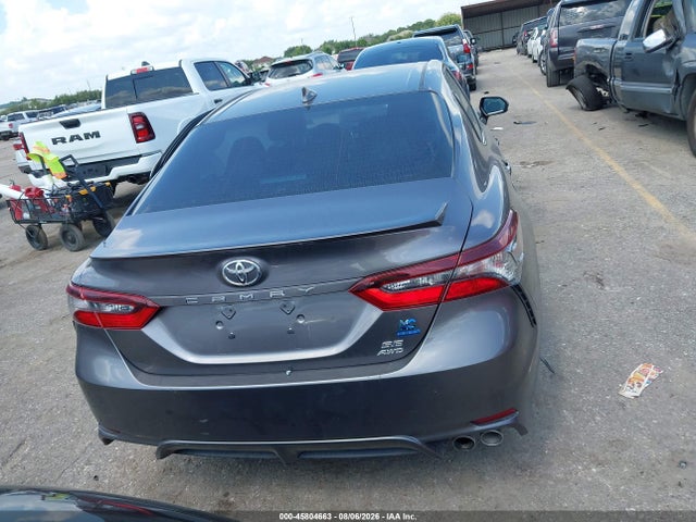 45804663 :رقم المزاد ، 4T1G11BK0MU036989 vin ، 2021 Toyota Camry Se Awd مزاد بيع