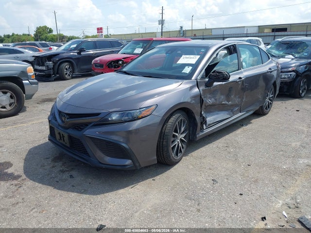 45804663 :رقم المزاد ، 4T1G11BK0MU036989 vin ، 2021 Toyota Camry Se Awd مزاد بيع