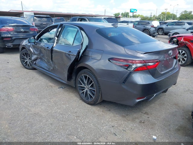 45804663 :رقم المزاد ، 4T1G11BK0MU036989 vin ، 2021 Toyota Camry Se Awd مزاد بيع