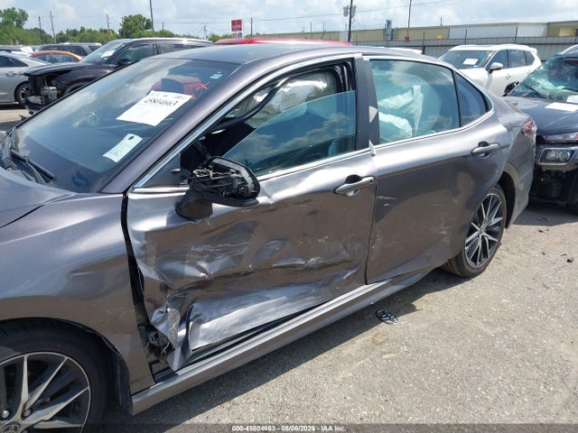 45804663 :رقم المزاد ، 4T1G11BK0MU036989 vin ، 2021 Toyota Camry Se Awd مزاد بيع