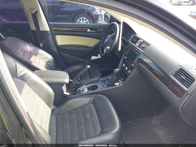 2014 Volkswagen Passat 1.8t Sel Premium მანქანა იყიდება აუქციონზე, vin: 1VWCS7A36EC015081, აუქციონის ნომერი: 45804720