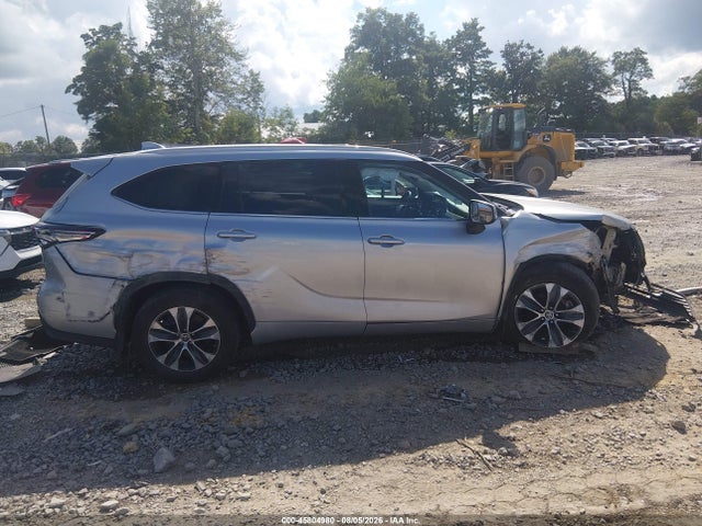 Продажа на аукционе авто 2022 Toyota Highlander Xle, vin: 5TDGZRBHXNS575402, номер лота: 45804980