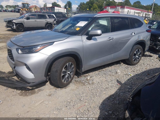 Продажа на аукционе авто 2022 Toyota Highlander Xle, vin: 5TDGZRBHXNS575402, номер лота: 45804980