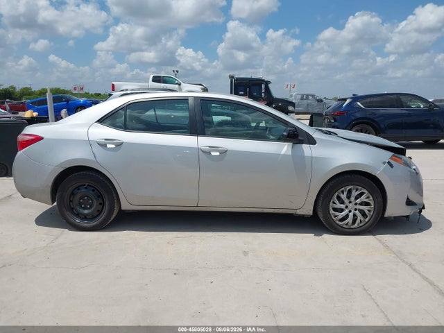 Toyota COROLLA LE 2018 5YFBURHE6JP756750 Image 13
