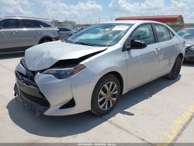 Toyota COROLLA LE 2018 5YFBURHE6JP756750 Image 2