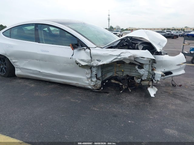 45805597 :رقم المزاد ، 5YJ3E1EA4KF415915 vin ، 2019 Tesla Model 3 Long Range/mid Range/standard Range/standard Range Plus مزاد بيع