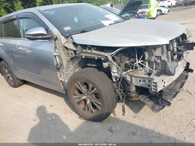 2018 Toyota Highlander Le მანქანა იყიდება აუქციონზე, vin: 5TDBZRFH8JS851526, აუქციონის ნომერი: 45805752