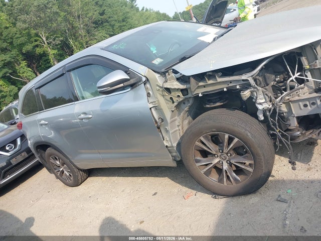 2018 Toyota Highlander Le მანქანა იყიდება აუქციონზე, vin: 5TDBZRFH8JS851526, აუქციონის ნომერი: 45805752
