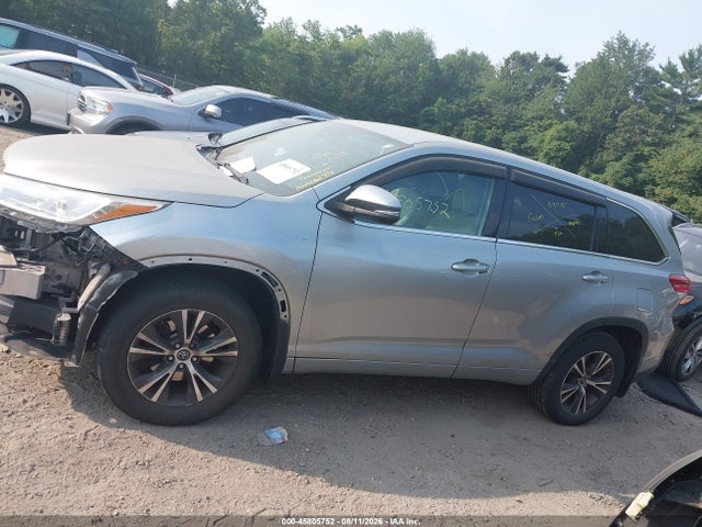 2018 Toyota Highlander Le მანქანა იყიდება აუქციონზე, vin: 5TDBZRFH8JS851526, აუქციონის ნომერი: 45805752