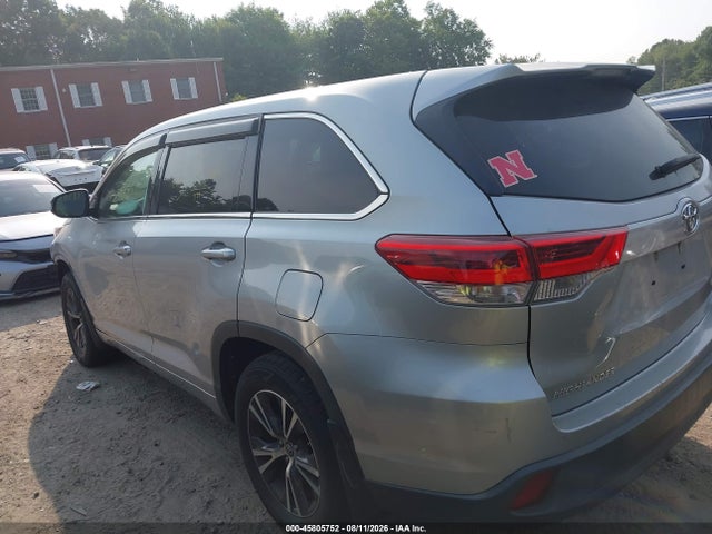 2018 Toyota Highlander Le მანქანა იყიდება აუქციონზე, vin: 5TDBZRFH8JS851526, აუქციონის ნომერი: 45805752