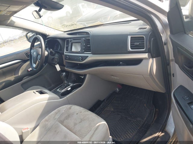2018 Toyota Highlander Le მანქანა იყიდება აუქციონზე, vin: 5TDBZRFH8JS851526, აუქციონის ნომერი: 45805752