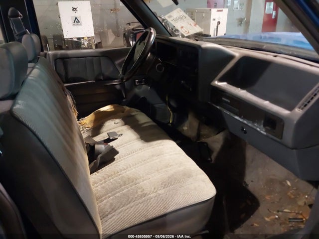 45805957 :رقم المزاد ، 1B7FL26X2PS266989 vin ، 1993 Dodge Dakota مزاد بيع