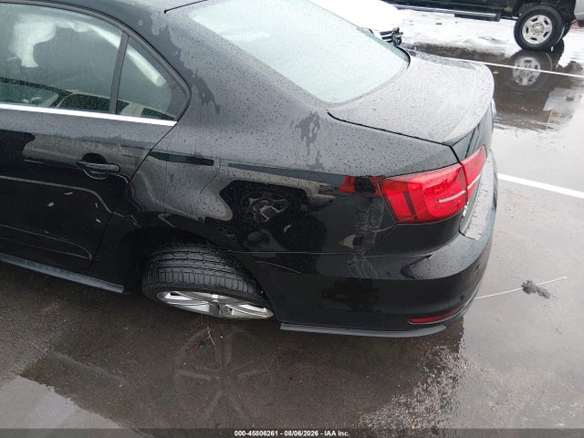 45806261 :رقم المزاد ، 3VW4T7AJ5HM271960 vin ، 2017 Volkswagen Jetta Gli مزاد بيع