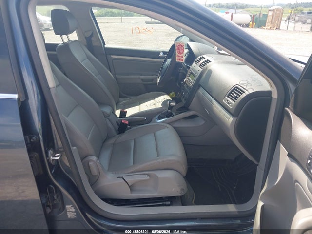 45806301 :رقم المزاد ، 3VWSF71K35M611657 vin ، 2005 Volkswagen Jetta 2.5 مزاد بيع