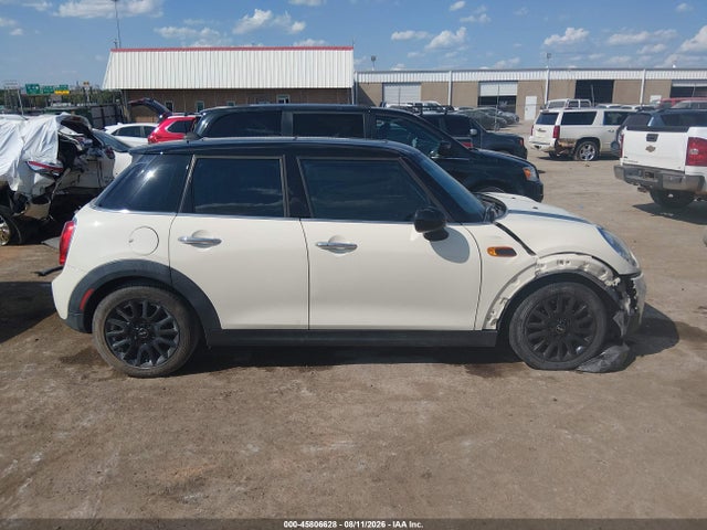 45806628 :رقم المزاد ، WMWXS5C57FT832758 vin ، 2015 Mini Hardtop Cooper مزاد بيع