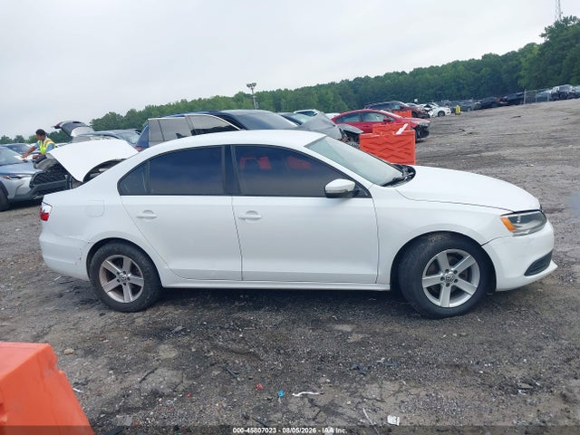 2014 Volkswagen Jetta 1.8t Se მანქანა იყიდება აუქციონზე, vin: 3VWD17AJXEM305019, აუქციონის ნომერი: 45807023