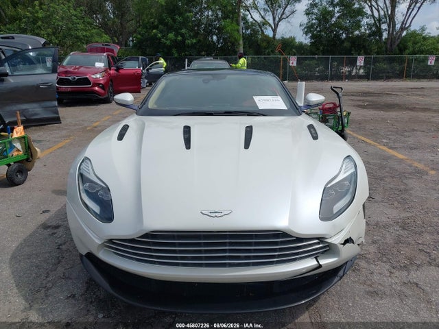 Aston Martin Db11 Launch Edition 2017 SCFRMFAV1HGL02877 Image 12