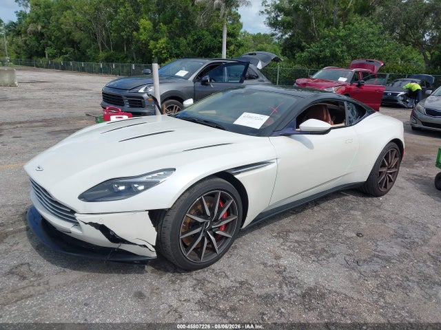 Aston Martin Db11 Launch Edition 2017 SCFRMFAV1HGL02877 Image 2