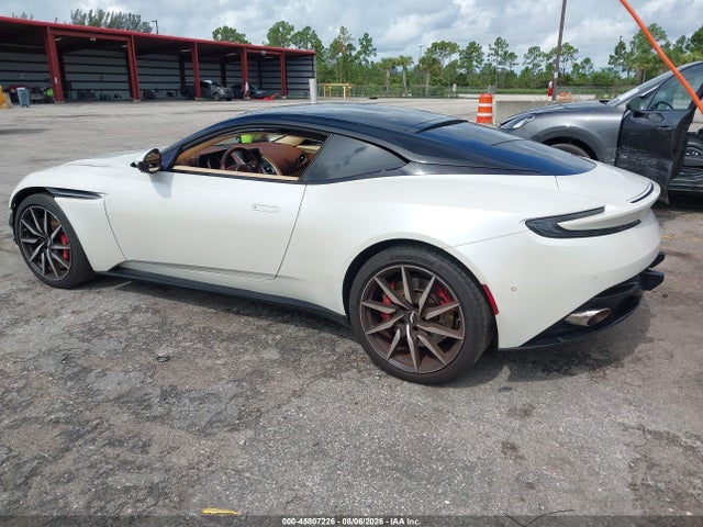 Aston Martin Db11 Launch Edition 2017 SCFRMFAV1HGL02877 Image 3