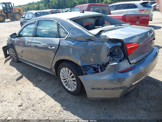 1VWBT7A35GC061724 Volkswagen Passat 1.8t Se