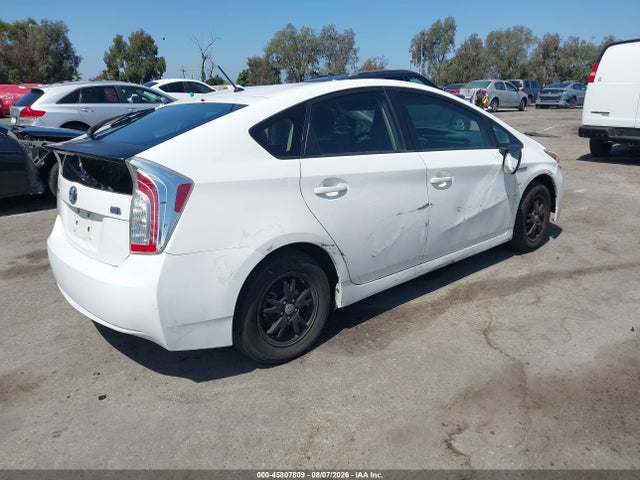 JTDKN3DU6F1965053 Toyota Prius Two
