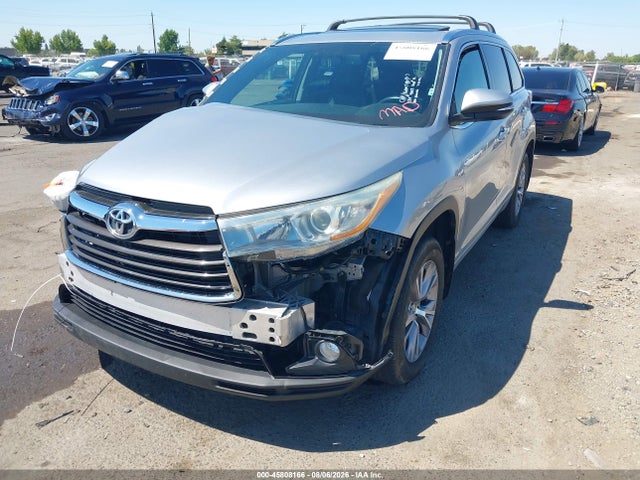 Toyota Highlander Xle V6 2015 5TDJKRFH8FS126127 Image 2