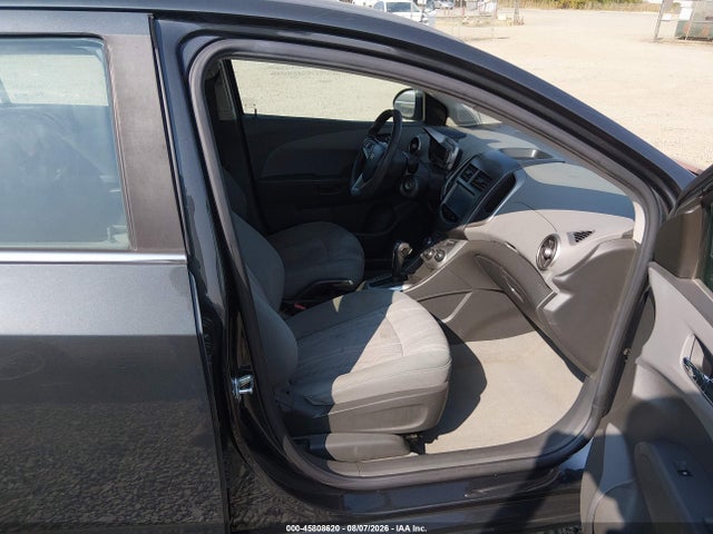 Chevrolet Sonic Lt Auto 2015 1G1JC5SHXF4180495 Image 5