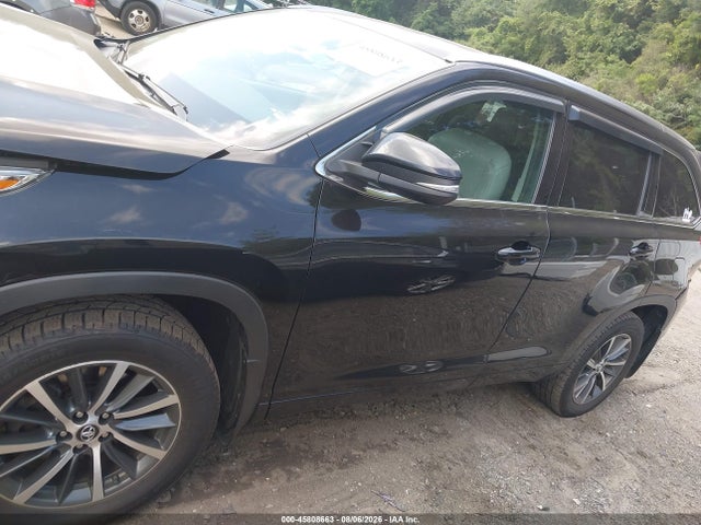 Auction sale of the 2017 Toyota Highlander Xle, vin: 5TDJZRFH4HS375135, lot number: 45808663