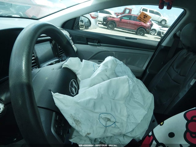 5NPD84LFXJH233888 Hyundai ELANTRA SEL
