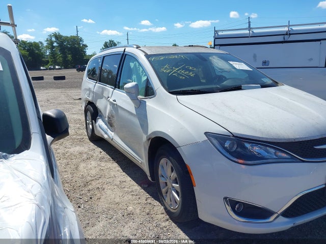 45808691 :رقم المزاد ، 2C4RC1BG0KR526751 vin ، 2019 Chrysler Pacifica Touring L مزاد بيع